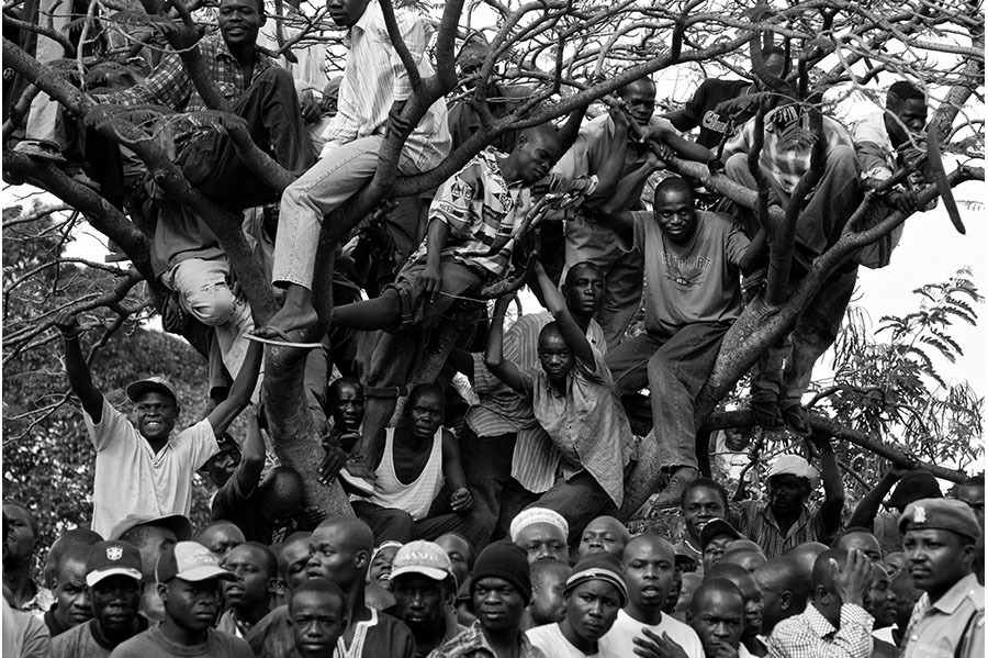 Waiting for Obama in Kenya. : The Rise of Barack Obama : Pete Souza Photography
