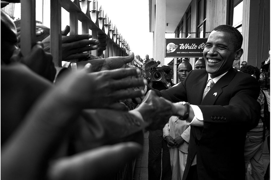 Outside a luncheon in Nairobi. : The Rise of Barack Obama : Pete Souza Photography